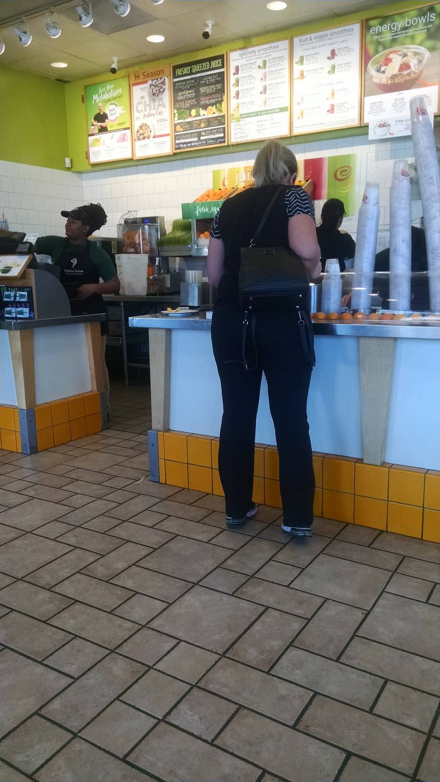 Jamba Juice Valencia II/The Promenade at Town Center | restaurant | 27061 McBean Pkwy, Valencia, CA 91355, USA | 6612902438 OR +1 661-290-2438