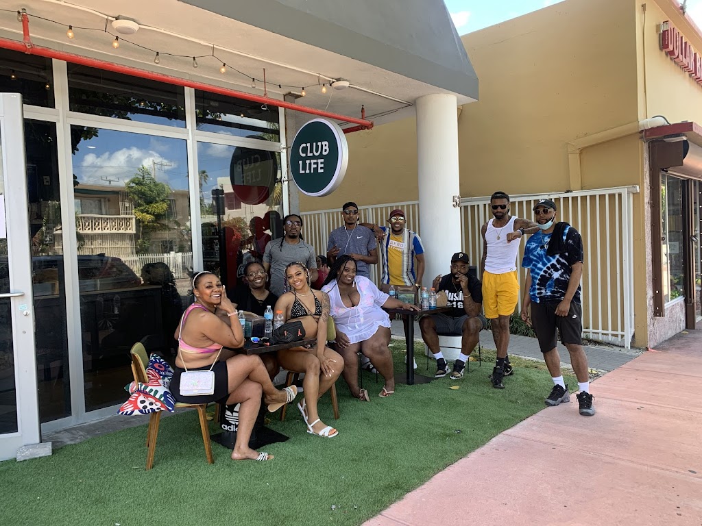 Club Life Chicken Waffles | cafe | 538 Meridian Ave, Miami Beach, FL 33139, USA | 3054560946 OR +1 305-456-0946