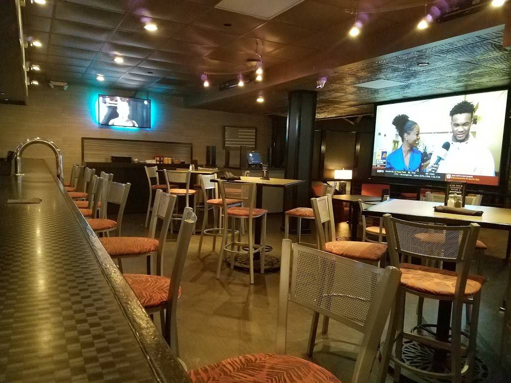 1 Hundred West | restaurant | 100 W 76th St, Davenport, IA 52806, USA | 5633866900 OR +1 563-386-6900