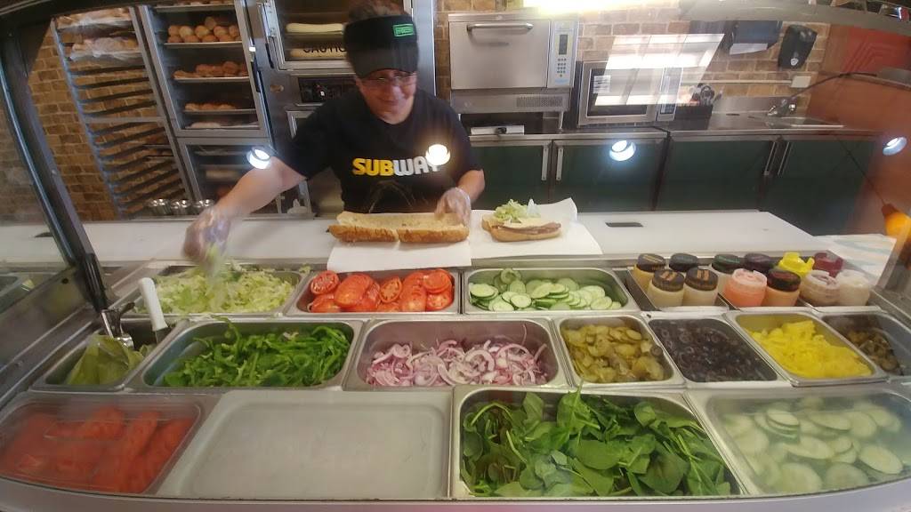 Subway | meal takeaway | 1620 N School St Space J-3A, Honolulu, HI 96817, USA | 8088419100 OR +1 808-841-9100