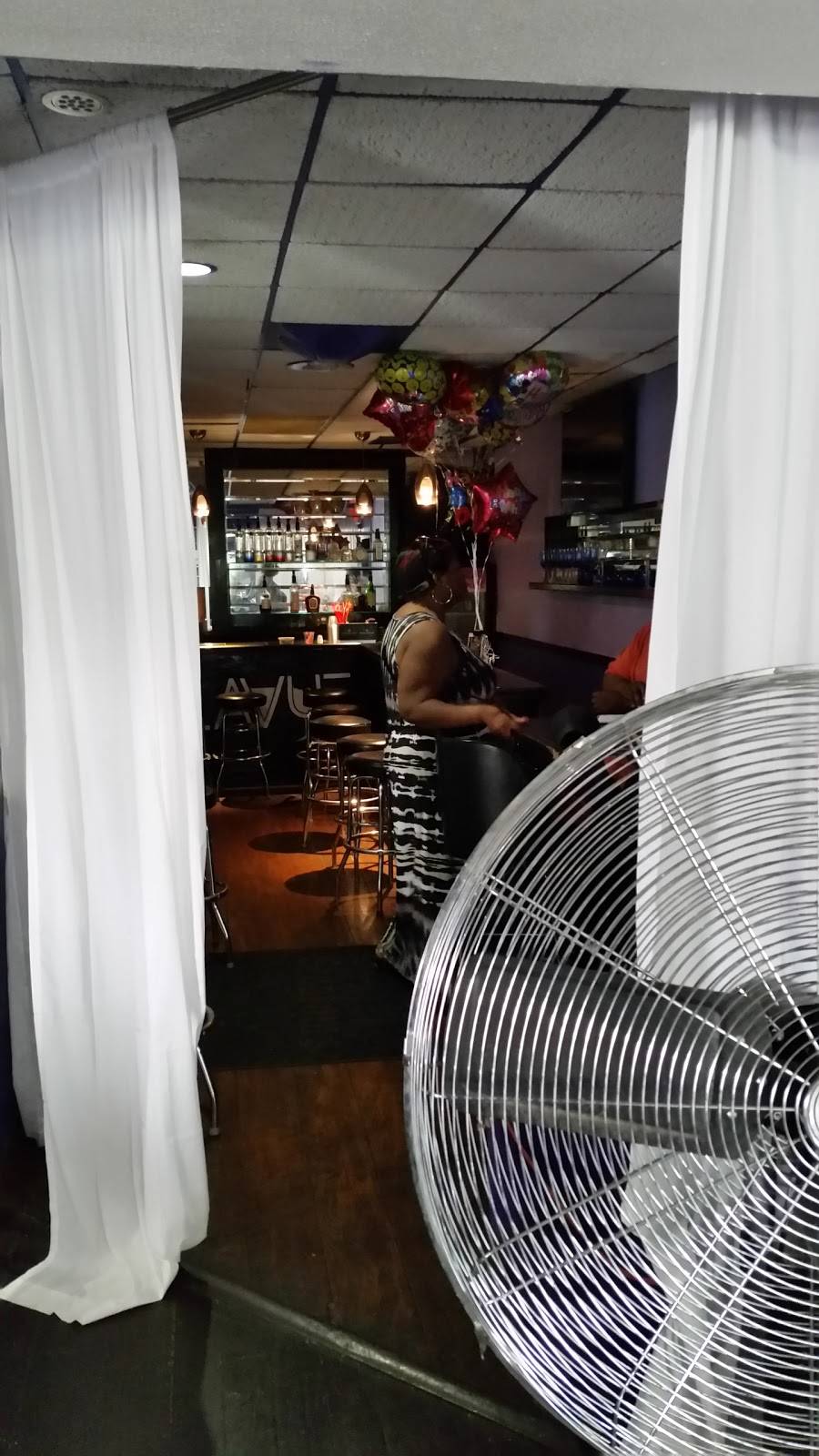 Lavue Bar & Grill | restaurant | 707 S Halsted St, Chicago Heights, IL 60411, USA | 7087550024 OR +1 708-755-0024