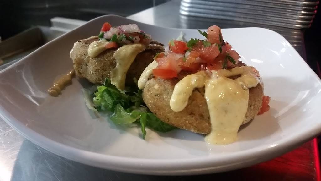 D.C. Cobbs McHenry | restaurant | 1204 N Green St, McHenry, IL 60050, USA | 8153222010 OR +1 815-322-2010