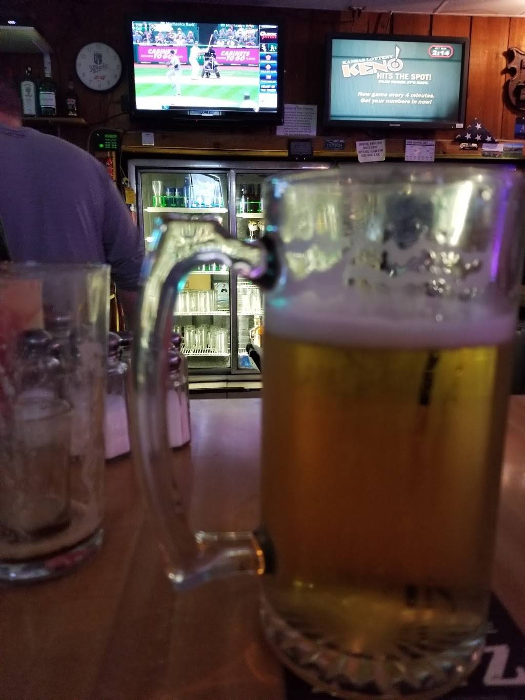 Specks Bar & Grill | restaurant | 2105 SW Mission Ave, Topeka, KS 66614, USA | 7852729749 OR +1 785-272-9749