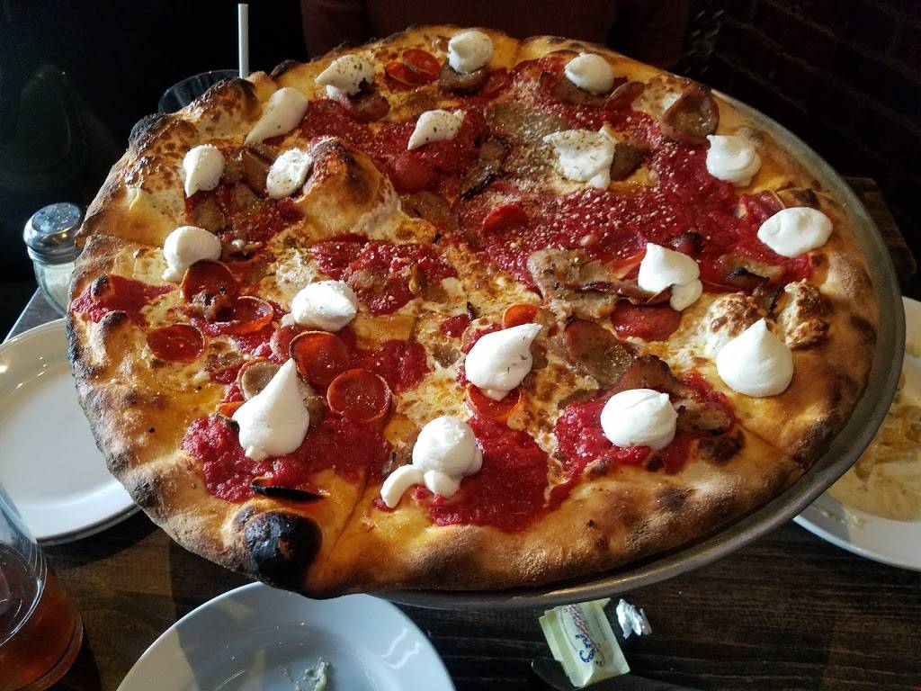 Pizza Rock | restaurant | 201 N 3rd St, Las Vegas, NV 89101, USA | 7023850838 OR +1 702-385-0838