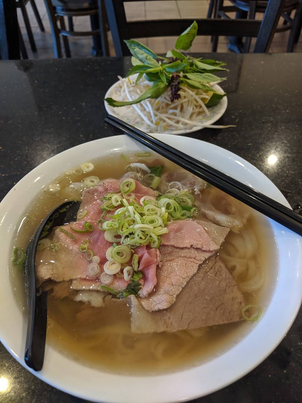 Royal Jade Restaurant | restaurant | 2100 Steeles Ave W, Concord, ON L4K 2V1, Canada | 9056695233 OR +1 905-669-5233