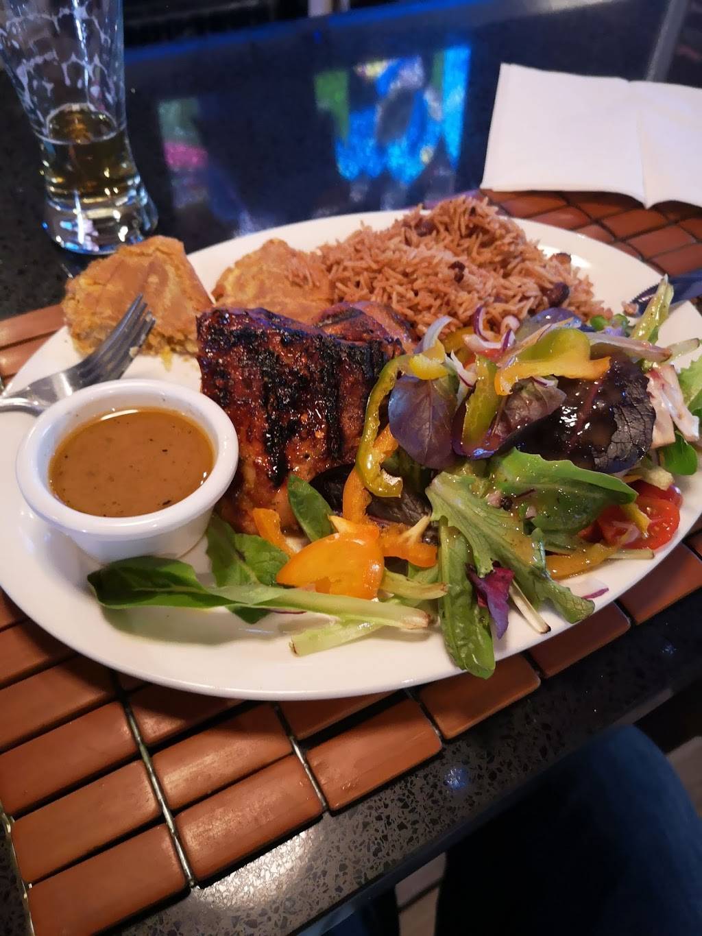 Bistro La Coquille | restaurant | 209 Boulevard des Laurentides, Laval, QC H7G 2T7, Canada | 4509335009 OR +1 450-933-5009