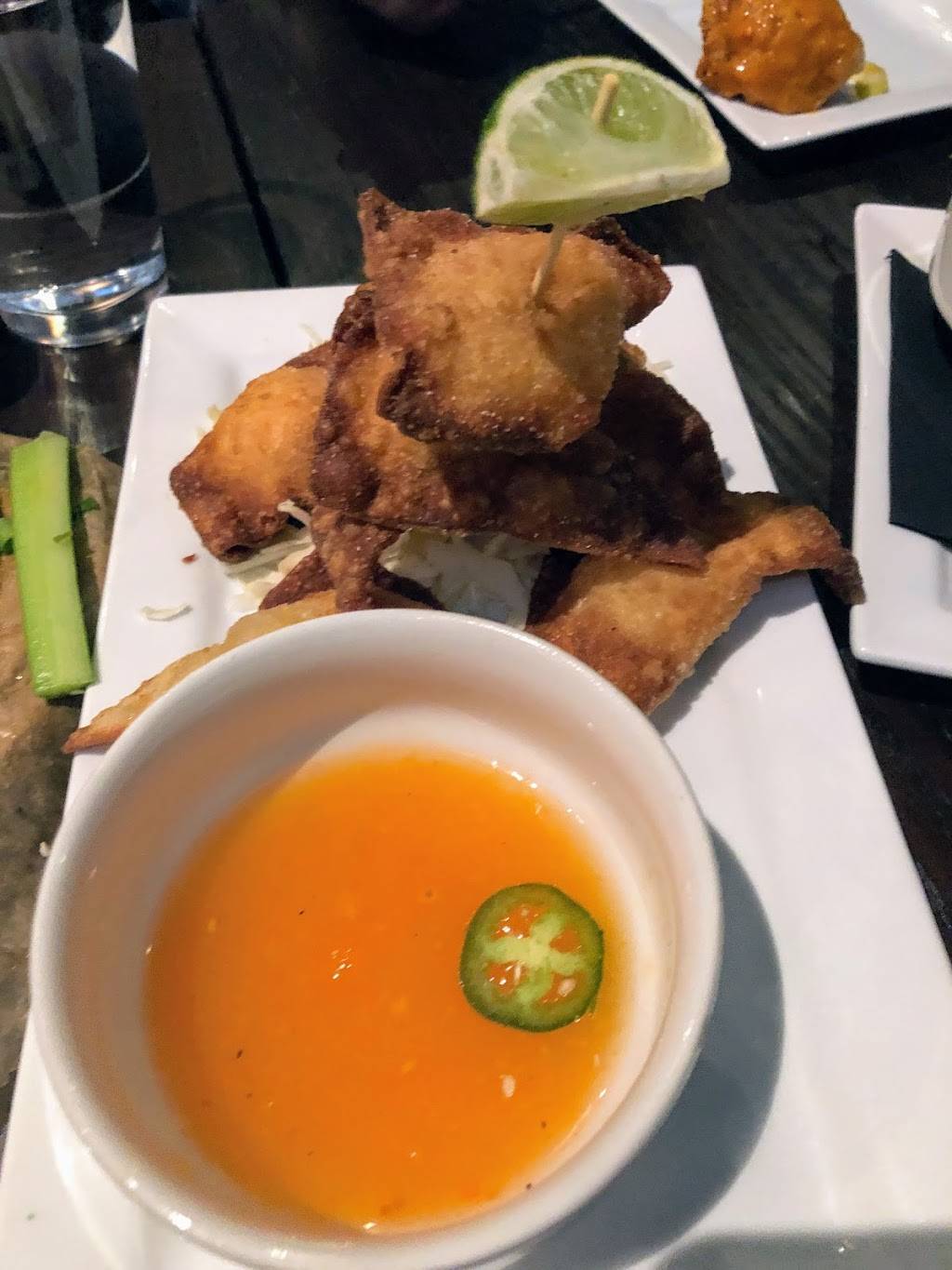 Tavern in the Square Wrentham | restaurant | 1 Premium Outlet Blvd, Suite 252, Wrentham, MA 02093, USA | 7743079900 OR +1 774-307-9900