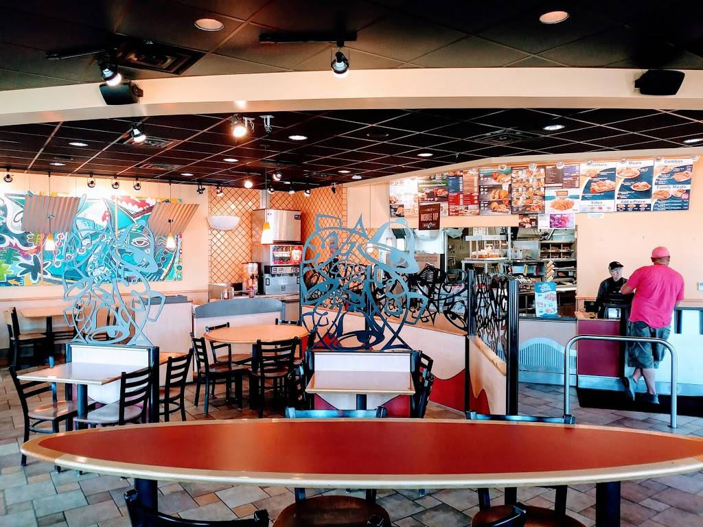 Taco Bell | meal takeaway | 104 E McCauley Dr, Uhrichsville, OH 44683, USA | 7409224434 OR +1 740-922-4434