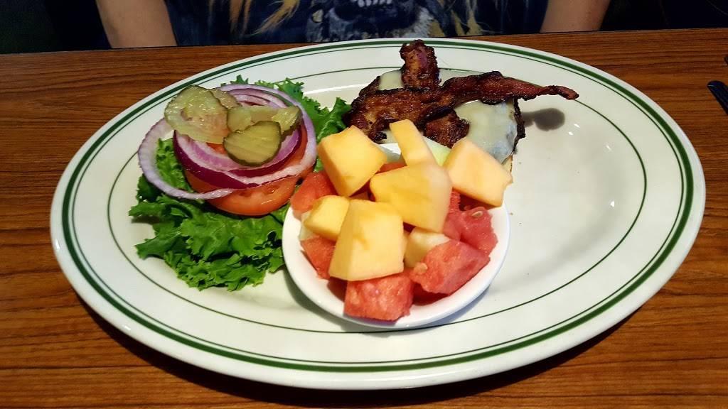 Lumberjacks | restaurant | 732 E Washington St, Petaluma, CA 94952, USA | 7077624095 OR +1 707-762-4095