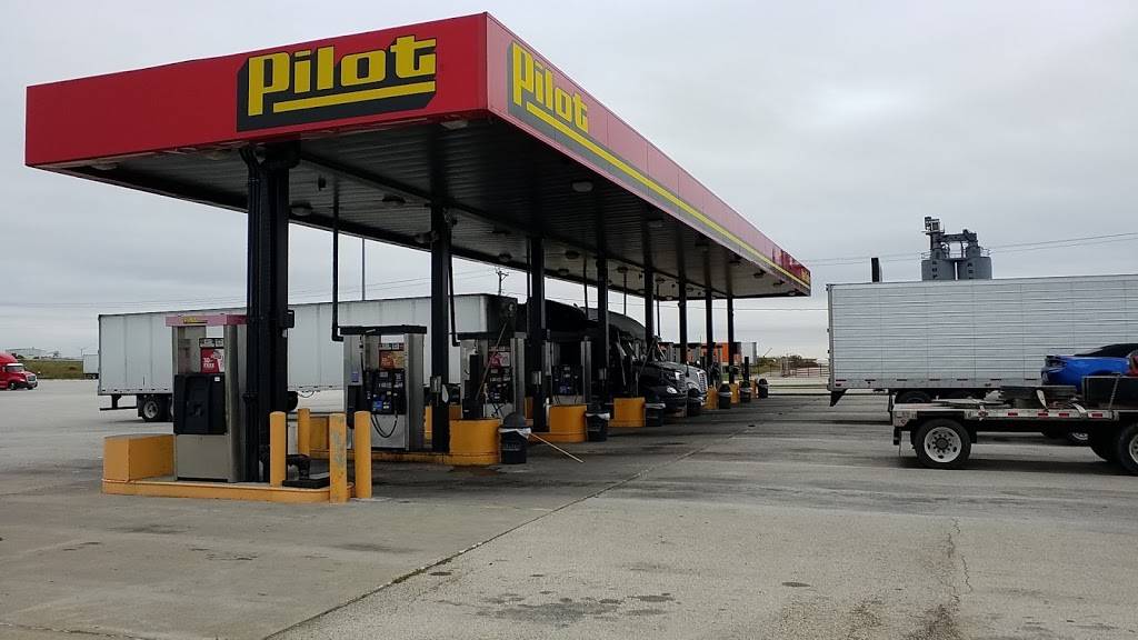 Pilot Travel Center | restaurant | 900 Plaza Ave, Woodhull, IL 61490, USA | 3093344550 OR +1 309-334-4550