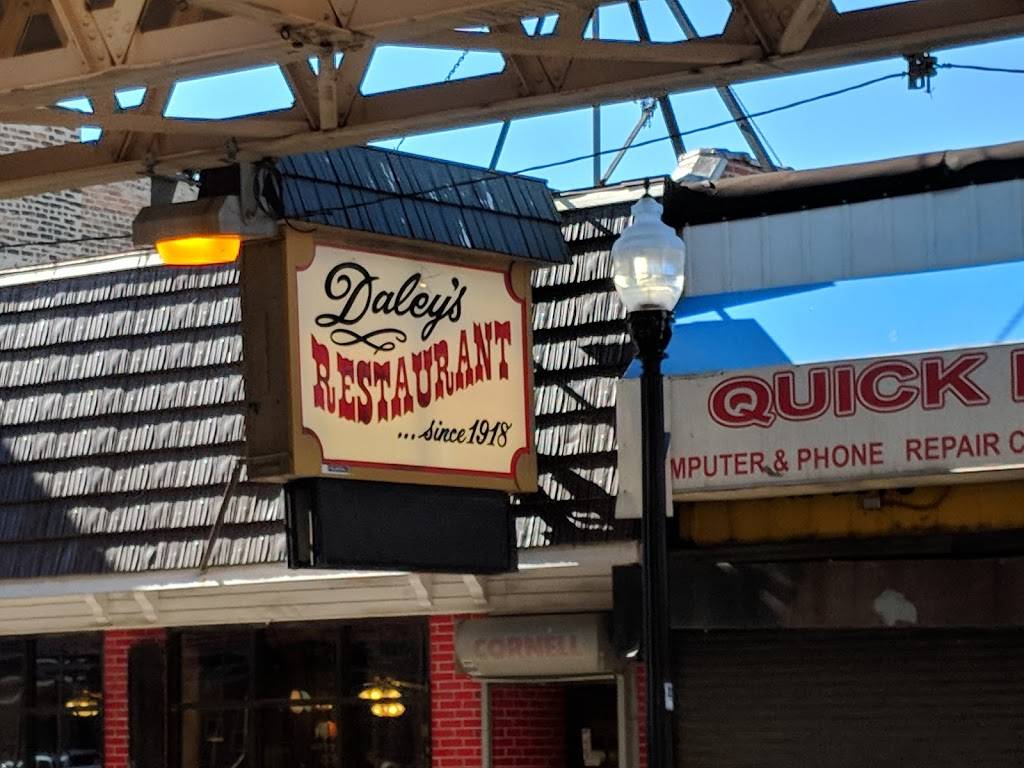Daleys Restaurant | restaurant | 809 E 63rd St, Chicago, IL 60637, USA | 7736436670 OR +1 773-643-6670