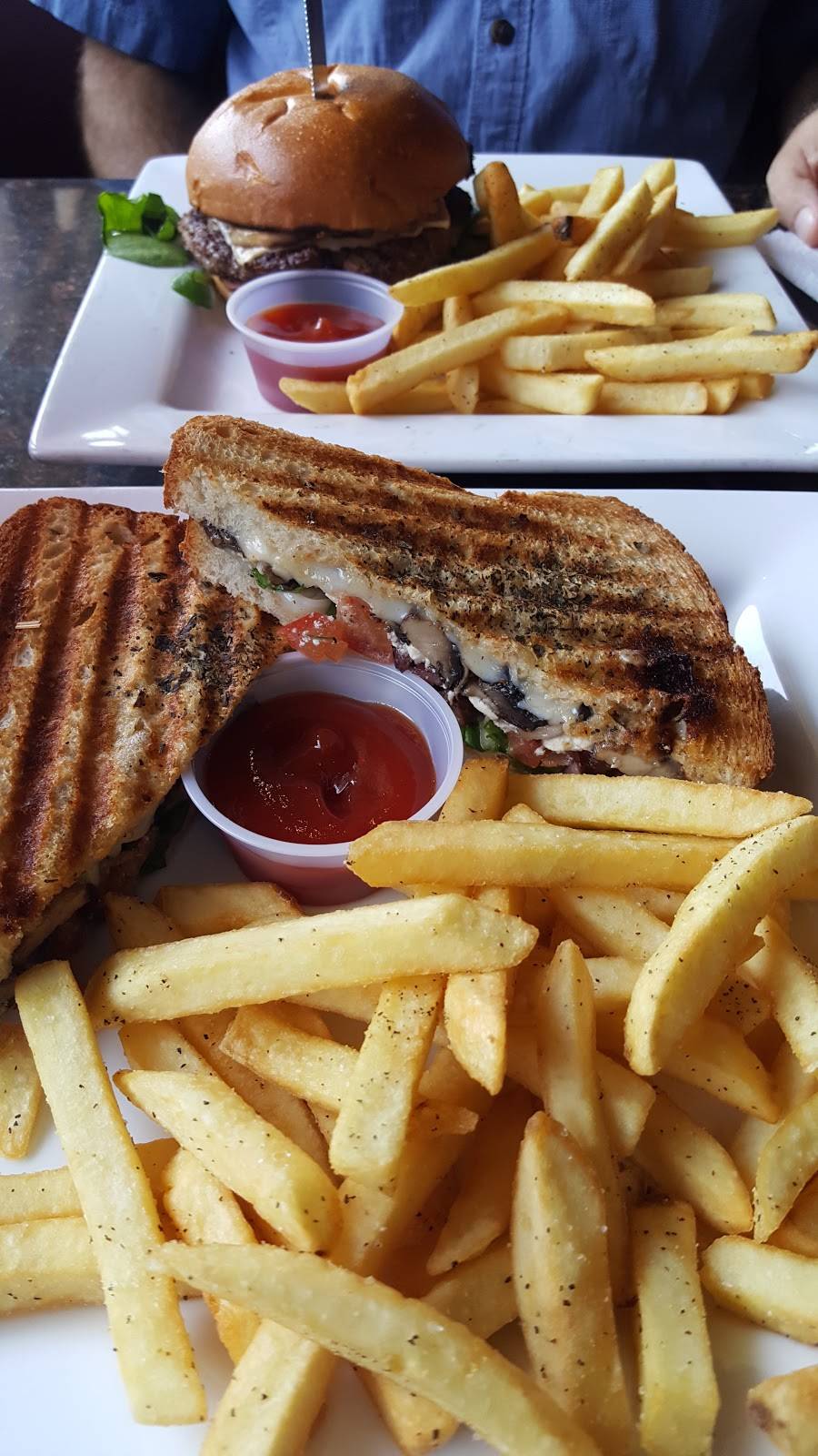 Bennys Classic Grill | restaurant | 10302 Garland Rd, Dallas, TX 75218, USA | 2143241312 OR +1 214-324-1312