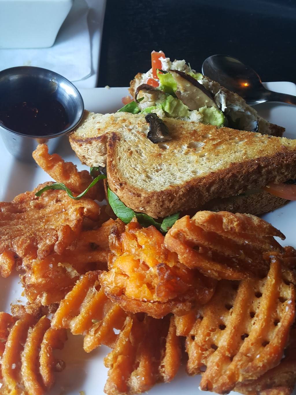 Room 38 Restaurant & Lounge | night club | 38 N 8th St, Columbia, MO 65201, USA | 5734493838 OR +1 573-449-3838