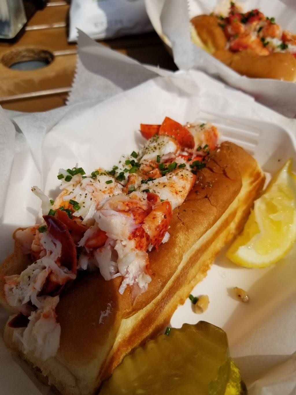 Quincys Original Lobster Rolls | restaurant | 709 Beach Ave, Cape May, NJ 08204, USA | 6096003571 OR +1 609-600-3571