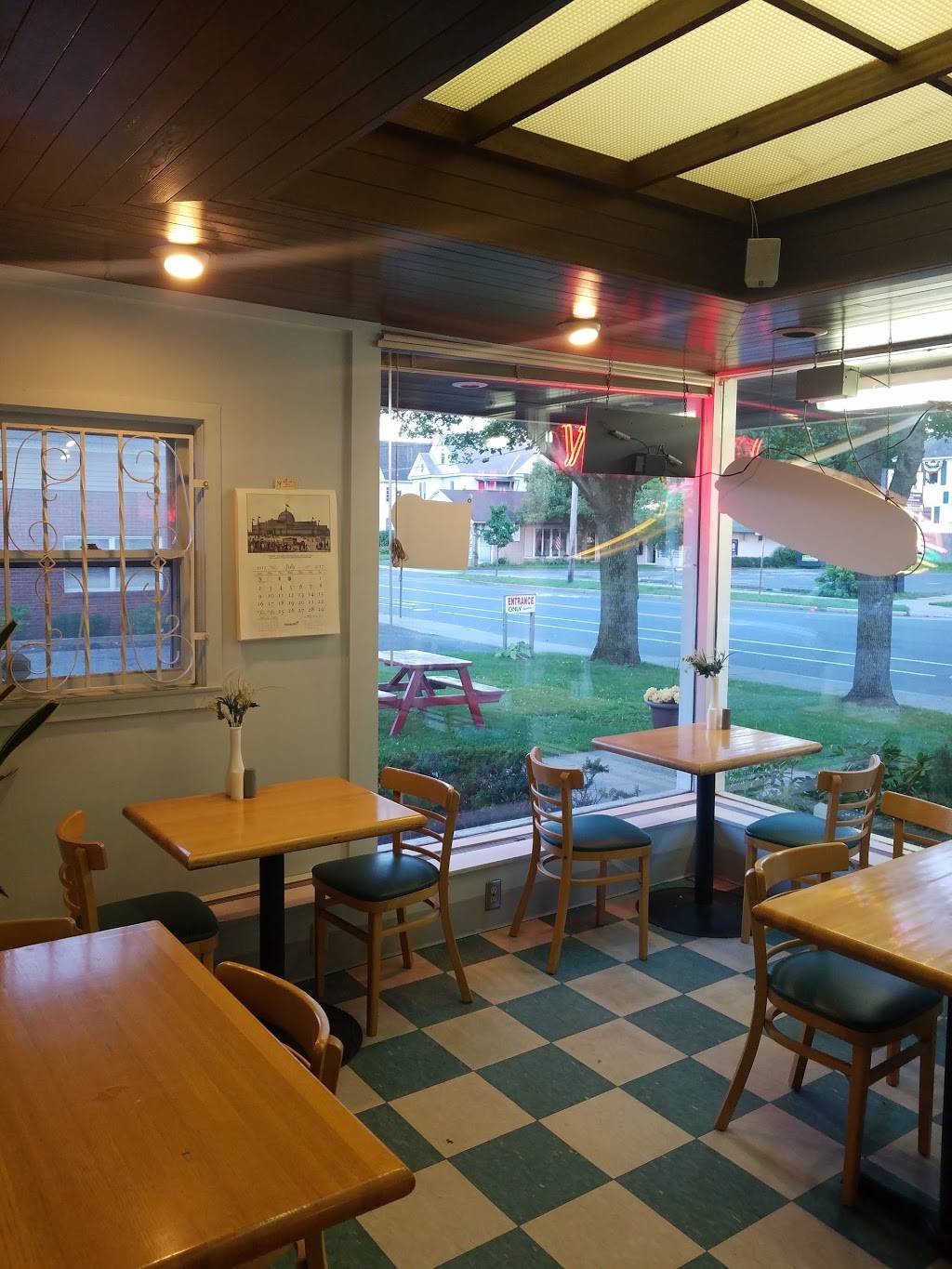 Angelinas Submarine Shops | meal takeaway | 133 Elm St, Pittsfield, MA 01201, USA | 4134998892 OR +1 413-499-8892