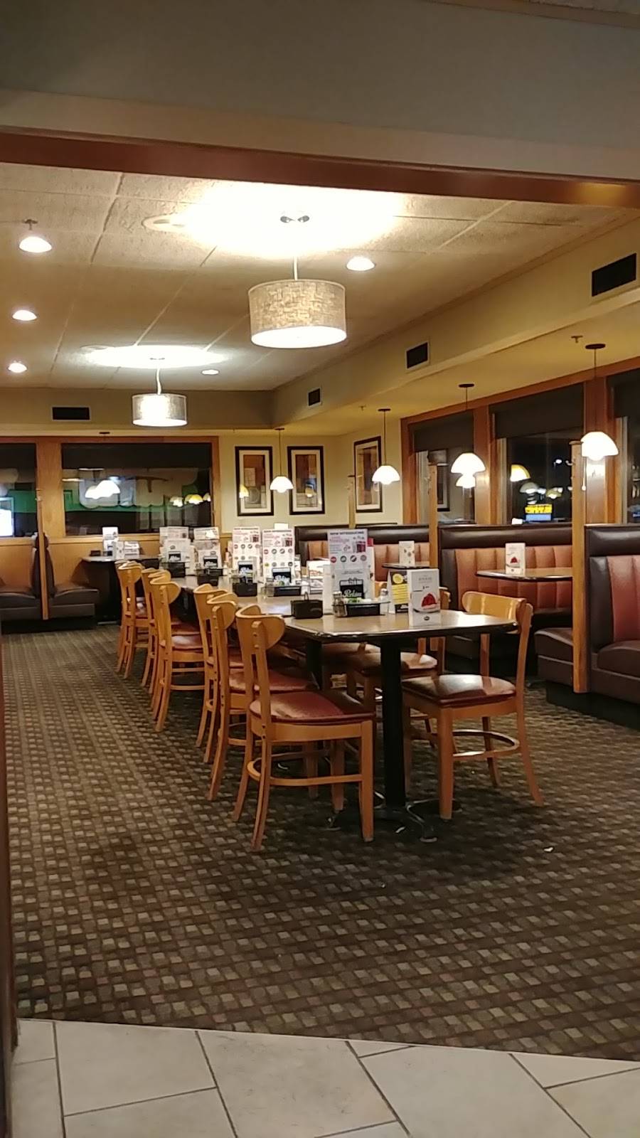 Perkins Restaurant & Bakery | restaurant | 1200 N Central Ave, Marshfield, WI 54449, USA | 7153876372 OR +1 715-387-6372