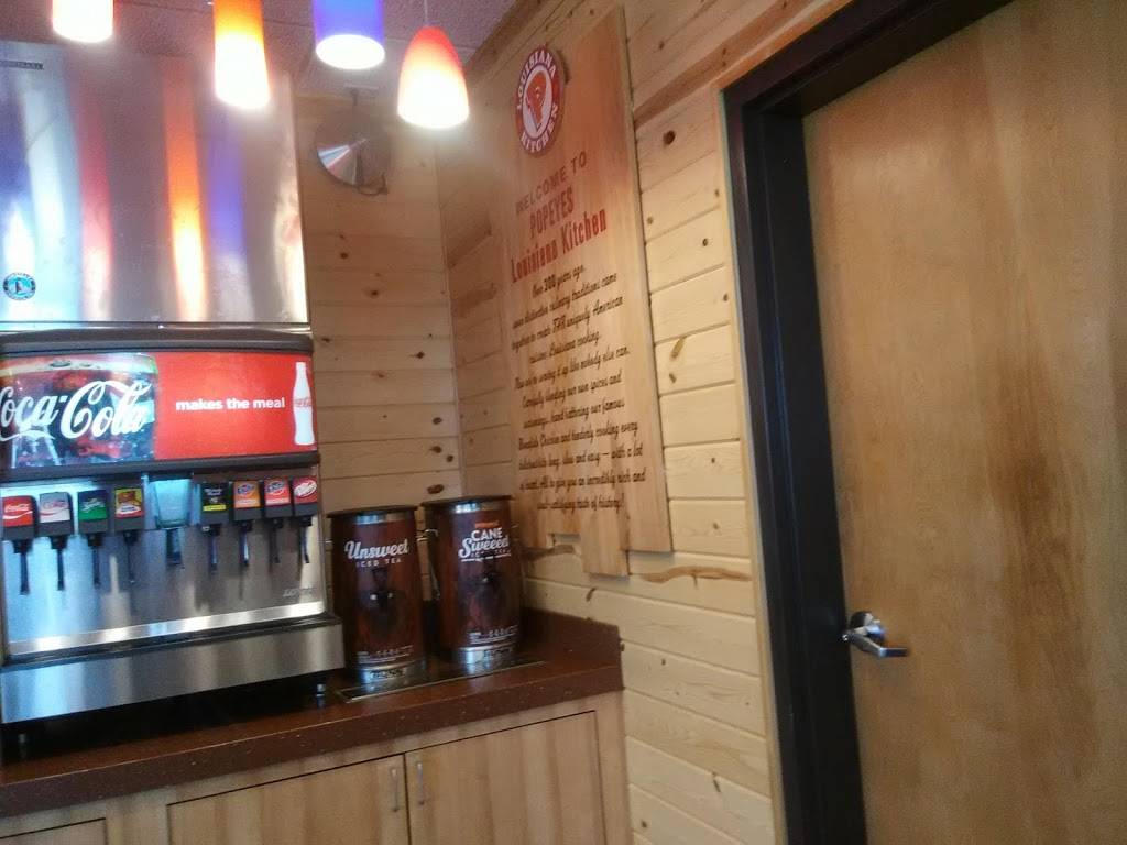 Popeyes Louisiana Kitchen | restaurant | 10920 W Burleigh St, Wauwatosa, WI 53222, USA | 4142698488 OR +1 414-269-8488