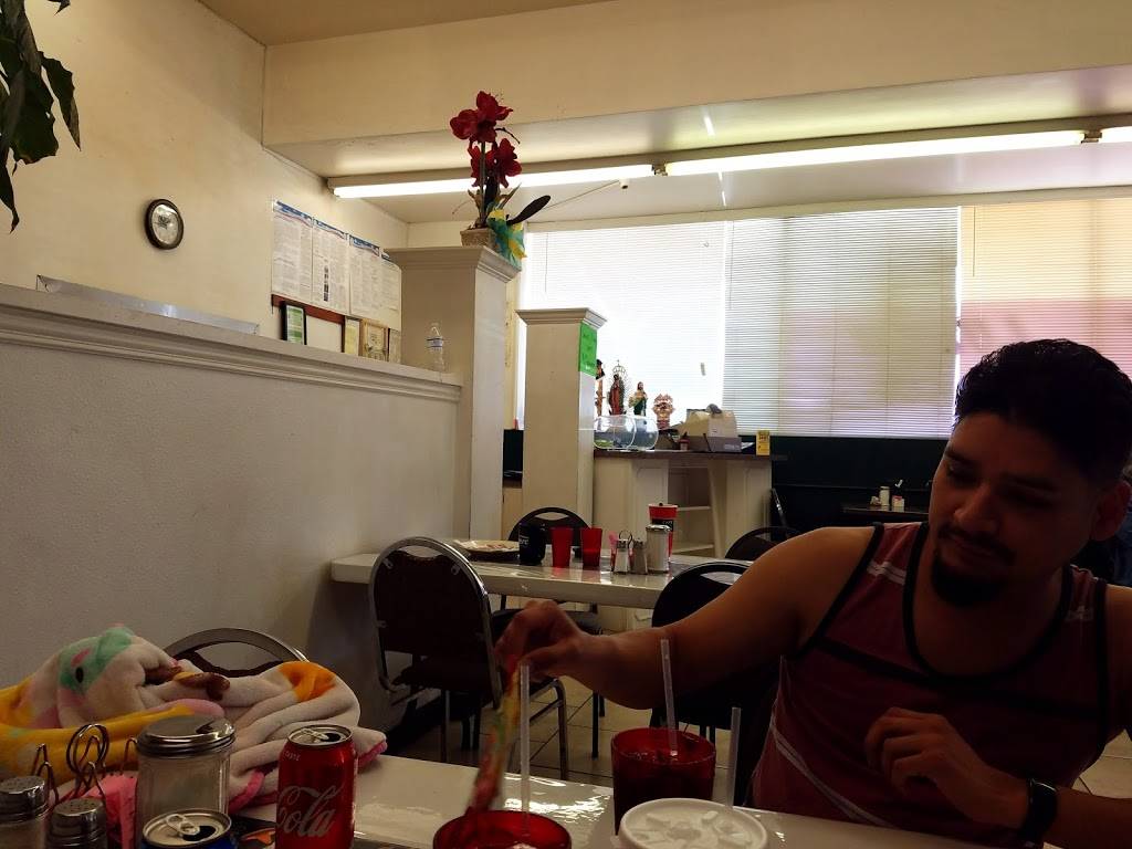 Lilas Mexican Restaurant | restaurant | 3942 Leopard St, Corpus Christi, TX 78408, USA | 3618849384 OR +1 361-884-9384