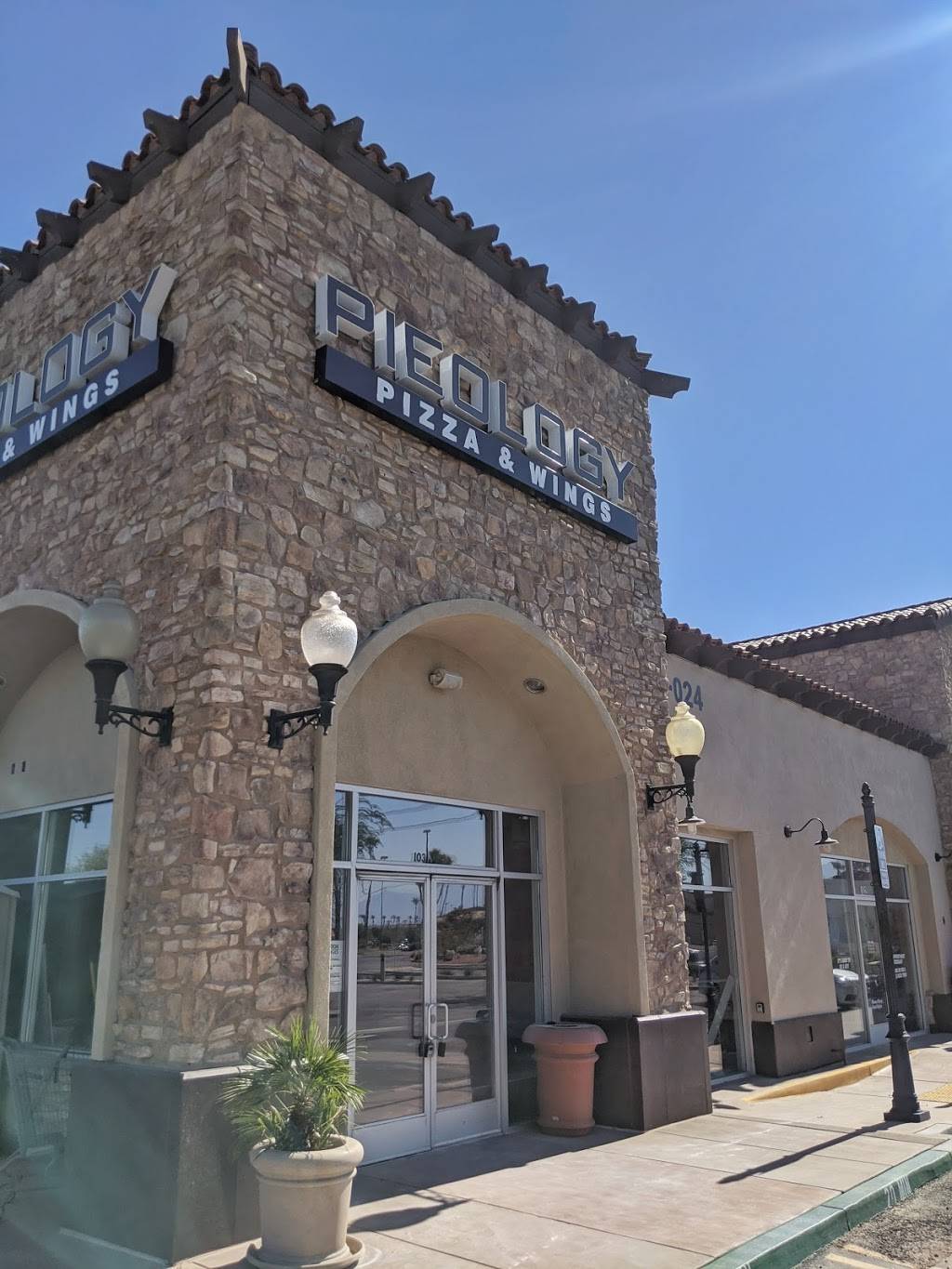 Pieology La Quinta | restaurant | 79024 CA-111 Suite 103, La Quinta, CA 92253, USA | 4422410114 OR +1 442-241-0114