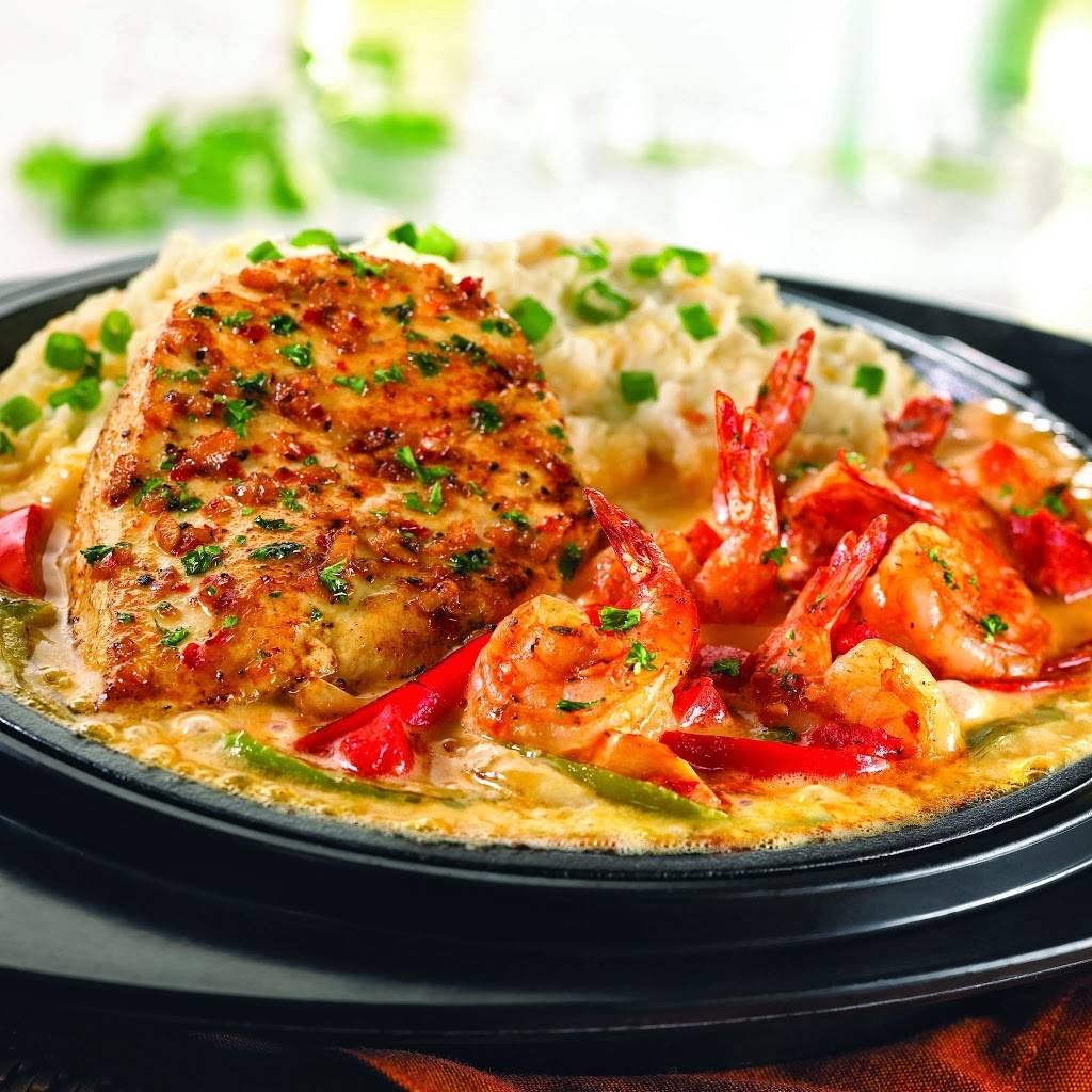 TGI Fridays Restaurant & Sports Bar | restaurant | Lobby Level of the Embassy Suites, 6700 Fallsview Blvd, Niagara Falls, ON L2G 3W6, Canada | 9053568523 OR +1 905-356-8523