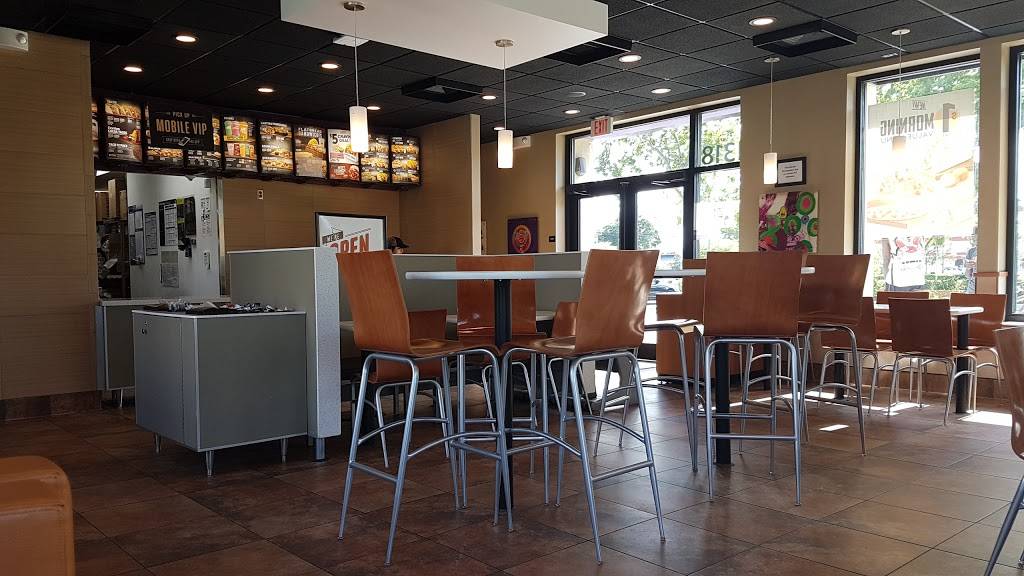 Taco Bell | meal takeaway | 1318 Royal Palm Beach Blvd, Royal Palm Beach, FL 33411, USA | 5613333998 OR +1 561-333-3998