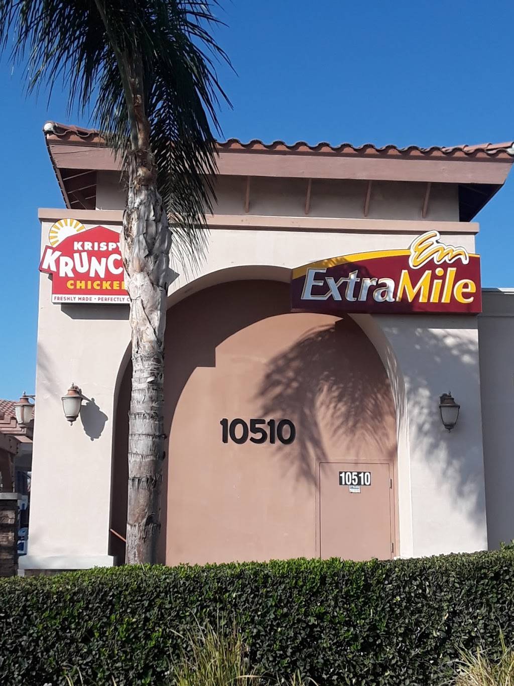 Krispy Krunchy Chicken | restaurant | 10510 Sierra Ave, Fontana, CA 92337, USA | 9094288077 OR +1 909-428-8077