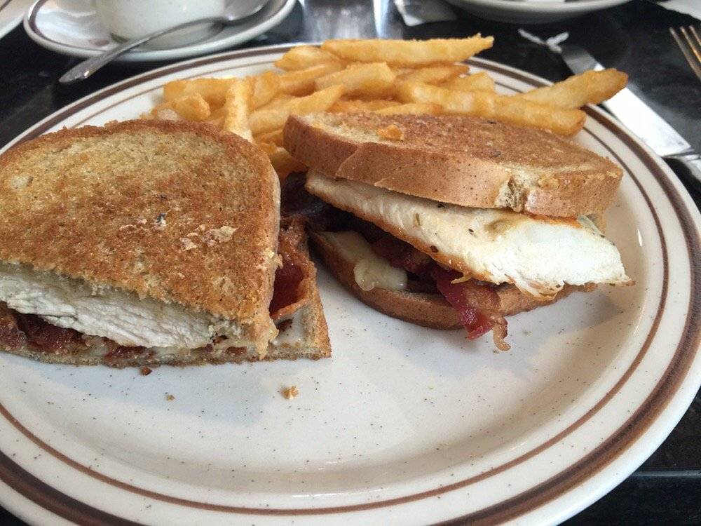 Great Valley Grill | restaurant | 79 Lancaster Ave, Malvern, PA 19355, USA | 4845684111 OR +1 484-568-4111