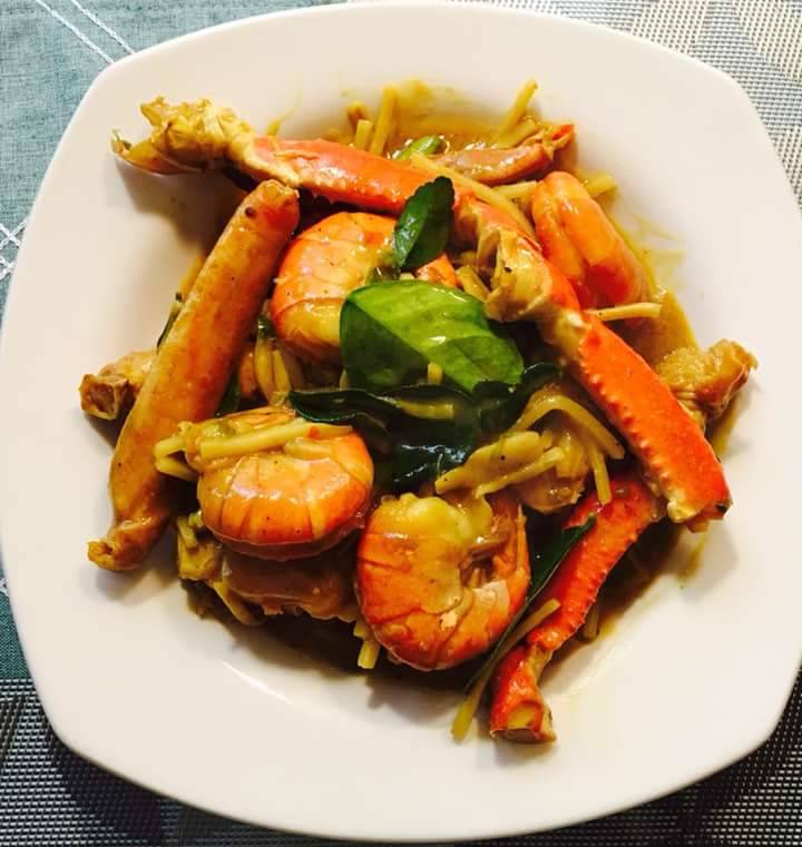 Karen Thai Food | restaurant | 300 Larpenteur Ave E, St Paul, MN 55117, USA | 6517712078 OR +1 651-771-2078