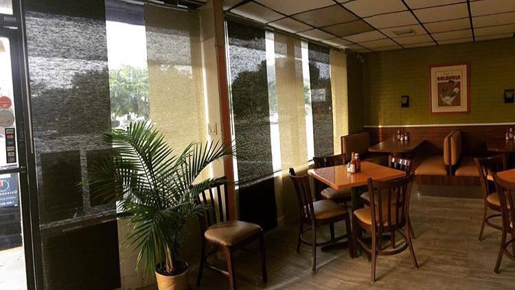 La Colina Restaurant | restaurant | 6829 Johnson St, Hollywood, FL 33024, USA | 9549813626 OR +1 954-981-3626