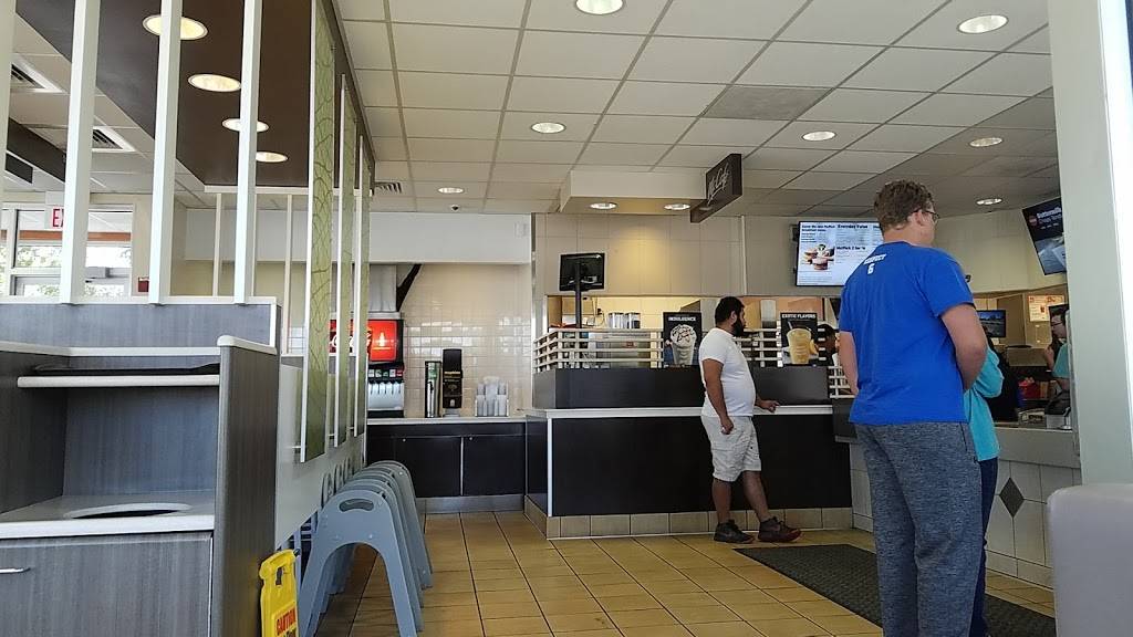 McDonalds | cafe | 704 E Main St, Genoa, IL 60135, USA | 8157848584 OR +1 815-784-8584