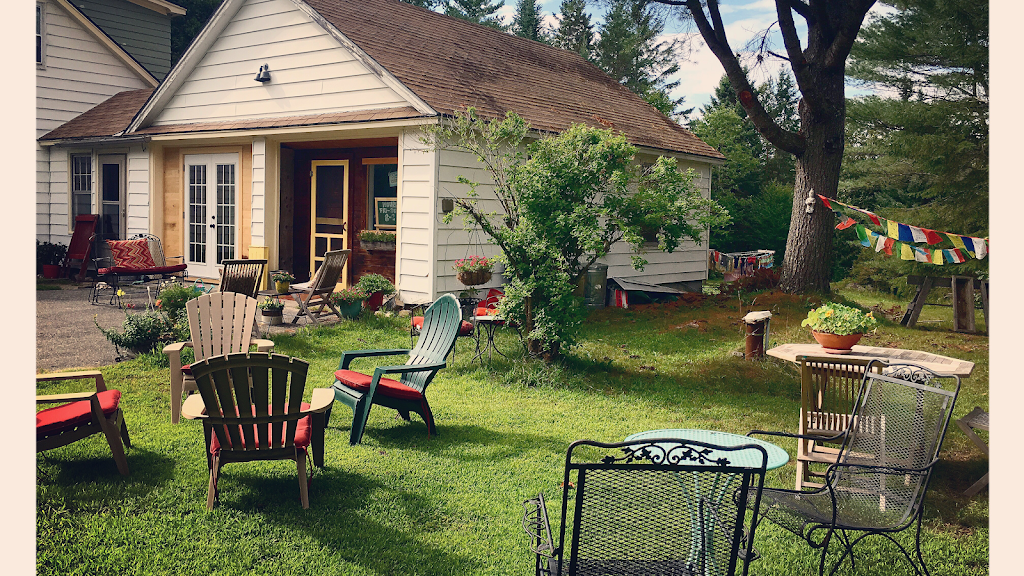 Auntie Dee Dees Homemade Vt Baked Goods | restaurant | 185 Mountain Rd, East Burke, VT 05832, USA | 8025351206 OR +1 802-535-1206