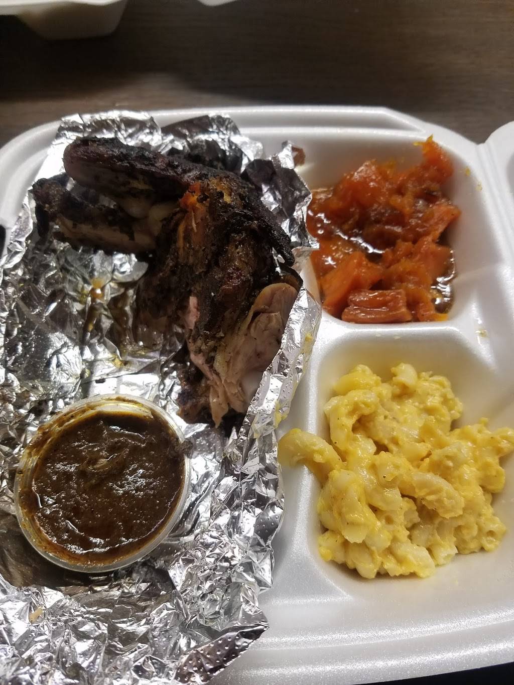 Jerk N More | restaurant | 29 N Genesee St, Waukegan, IL 60085, USA | 8475277733 OR +1 847-527-7733