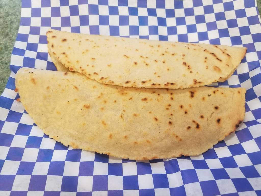 Las Quesabrosaz | restaurant | 909 S WW White Rd, San Antonio, TX 78220, USA | 2104449800 OR +1 210-444-9800