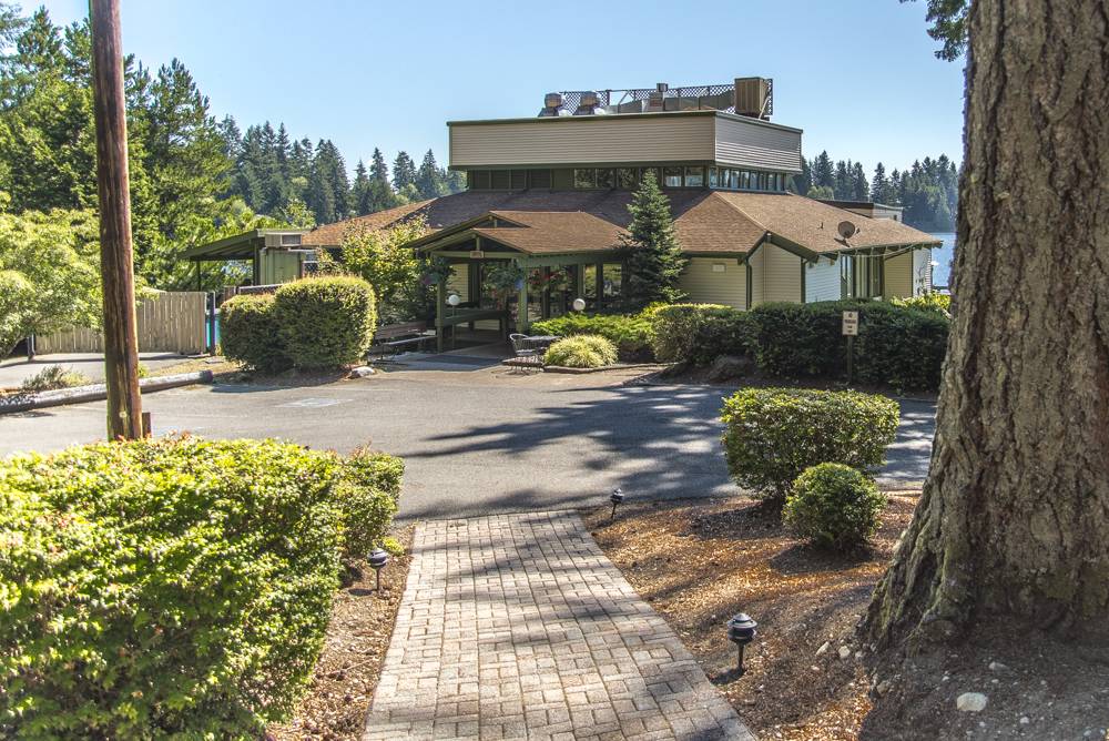 Riviera Lakeshore Restaurant | restaurant | 11019 Country Club Dr, Anderson Island, WA 98303, USA | 2538843344 OR +1 253-884-3344