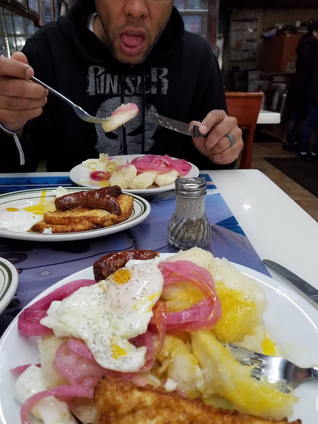 El Nuevo Caridad | restaurant | 1618 St Nicholas Ave, New York, NY 10040, USA | 2127815782 OR +1 212-781-5782