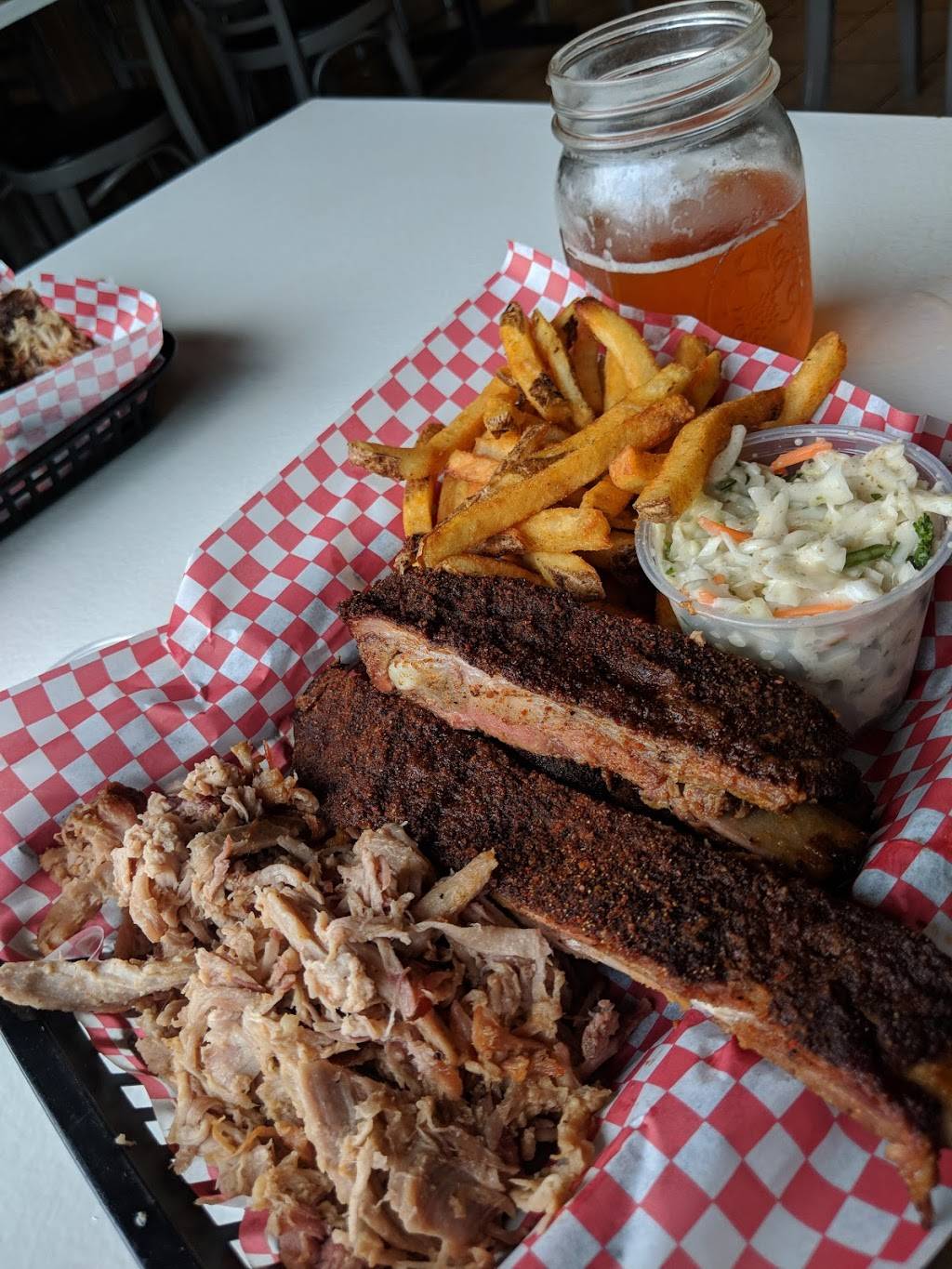 ZZQ Smokehouse | restaurant | 3390 Coachman Rd #204, Eagan, MN 55121, USA | 6514529900 OR +1 651-452-9900