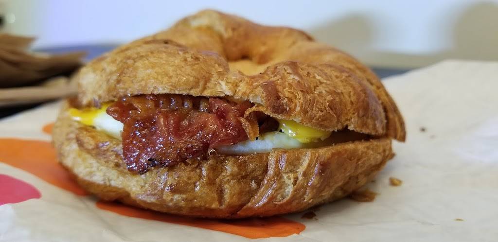 Dunkin | bakery | 1190 NW 62nd St, Miami, FL 33150, USA | 3056772290 OR +1 305-677-2290