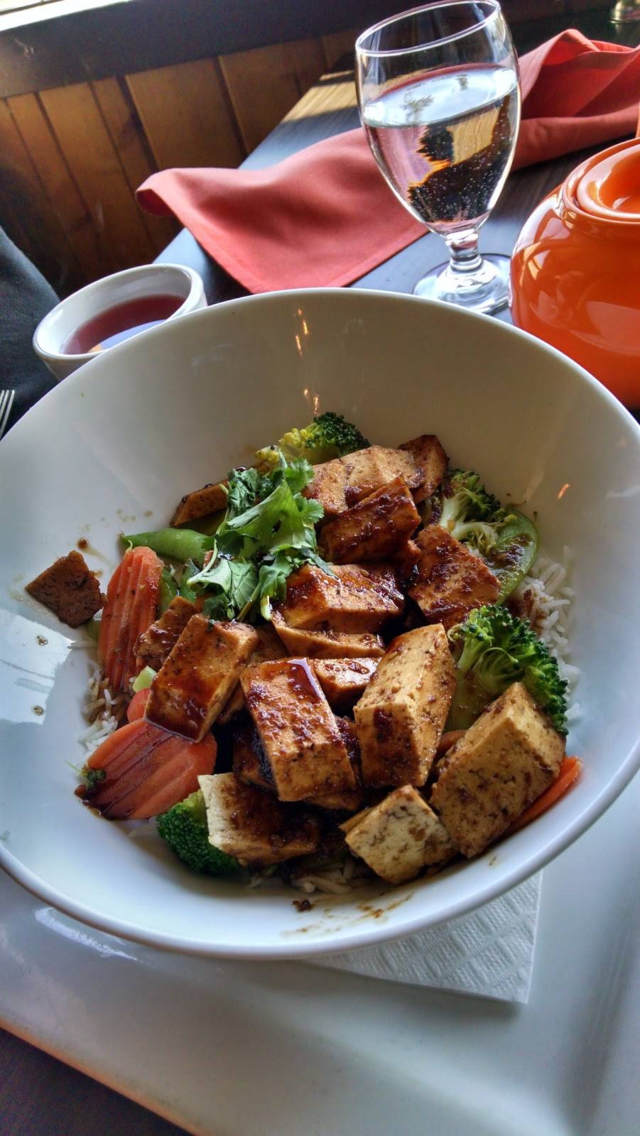 Ventis Cafe + Taphouse | night club | 2840 Commercial St SE, Salem, OR 97302, USA | 5033915100 OR +1 503-391-5100