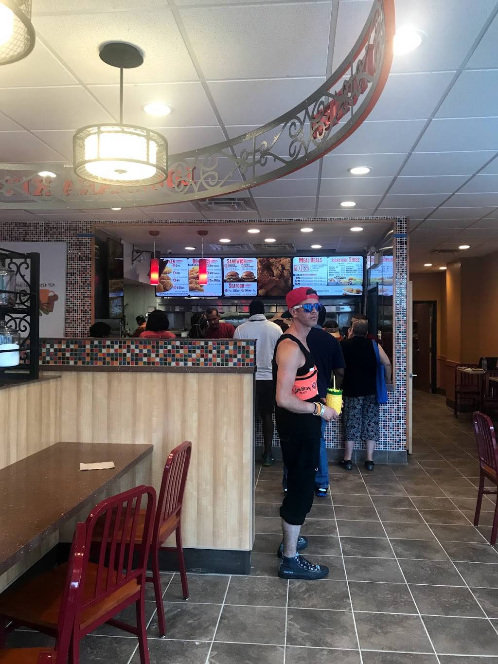 Popeyes Louisiana Kitchen | restaurant | 1555 W Division St, Chicago, IL 60642, USA | 7739047328 OR +1 773-904-7328