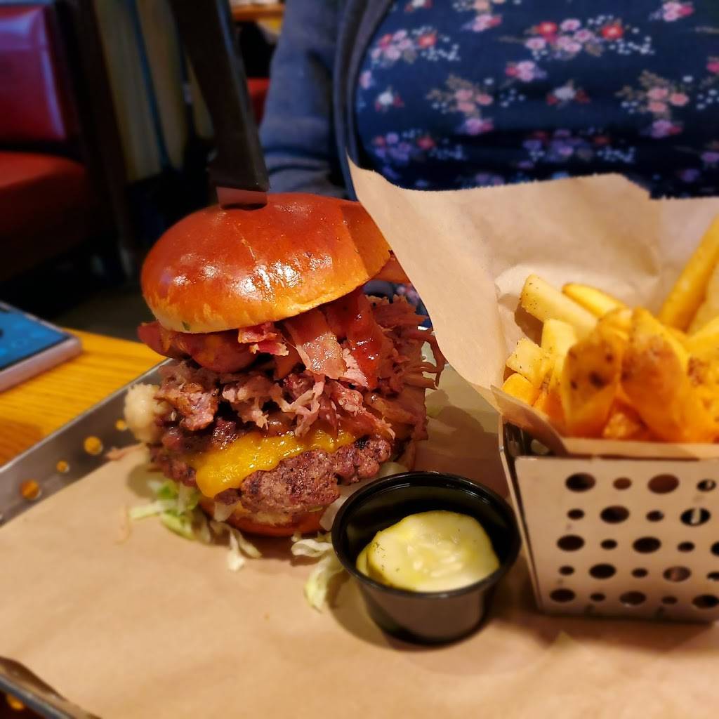 Chilis Grill & Bar | restaurant | 8350 NW Roanridge Rd, Kansas City, MO 64151, USA | 8167414433 OR +1 816-741-4433