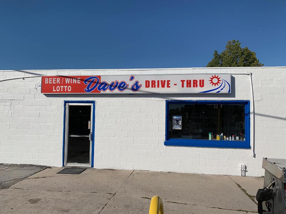 Daves Drive-Thru | meal takeaway | 7697 E Harbor Rd, Lakeside Marblehead, OH 43440, USA | 4199679521 OR +1 419-967-9521