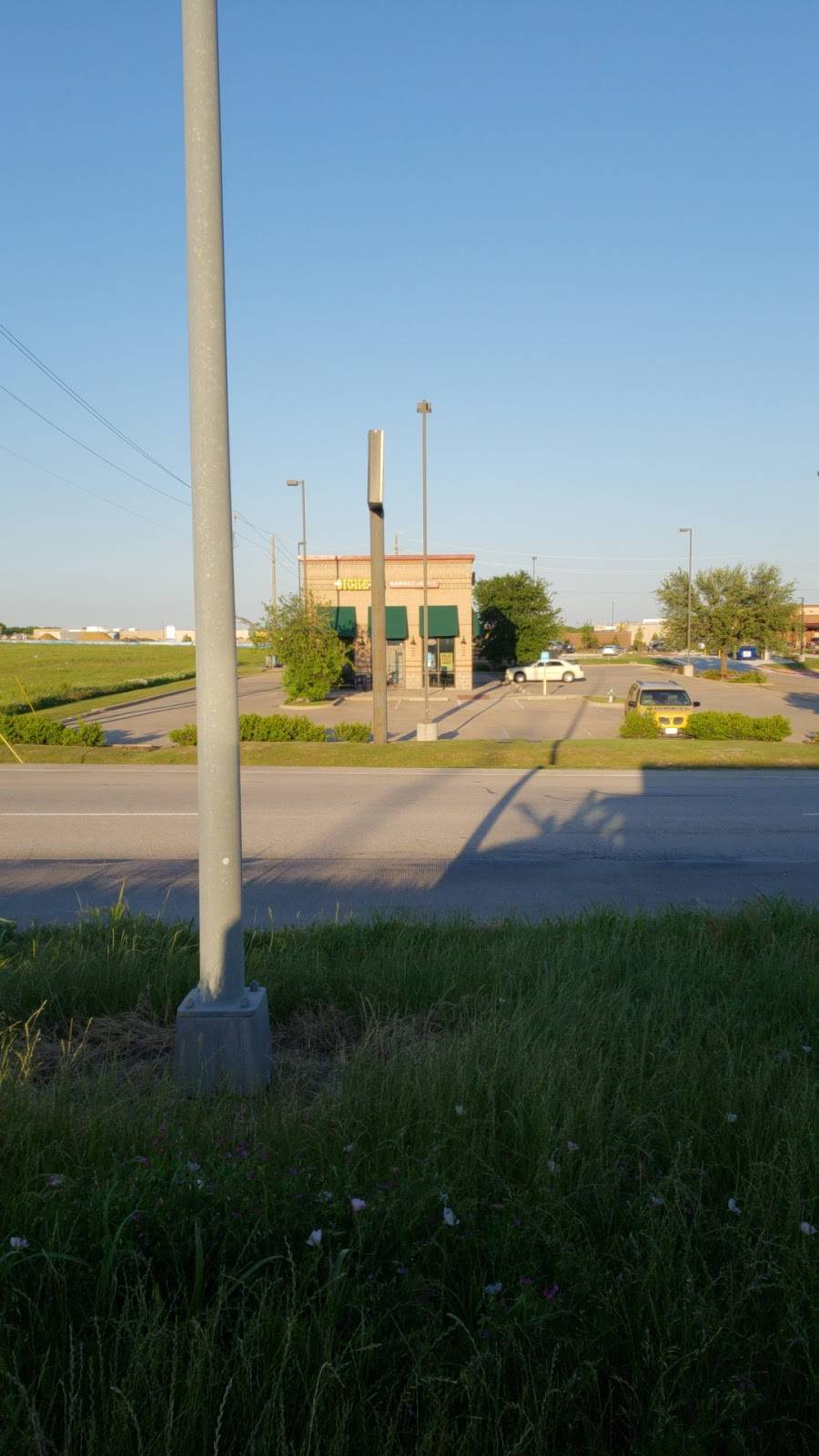 Dickeys Barbecue Pit | restaurant | 502 N Interstate 35 Rd, Red Oak, TX 75154, USA | 9725762121 OR +1 972-576-2121