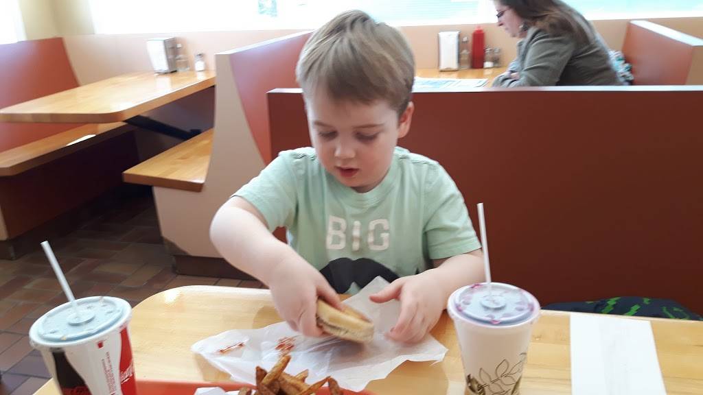 Cantine Normandin | restaurant | 1100 Avenue de lUnion, Saint-Césaire, QC J0L 1T0, Canada | 4504693988 OR +1 450-469-3988