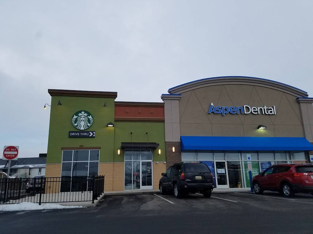 Starbucks | cafe | 1060 W Main St, Gaylord, MI 49735, USA | 2313509161 OR +1 231-350-9161