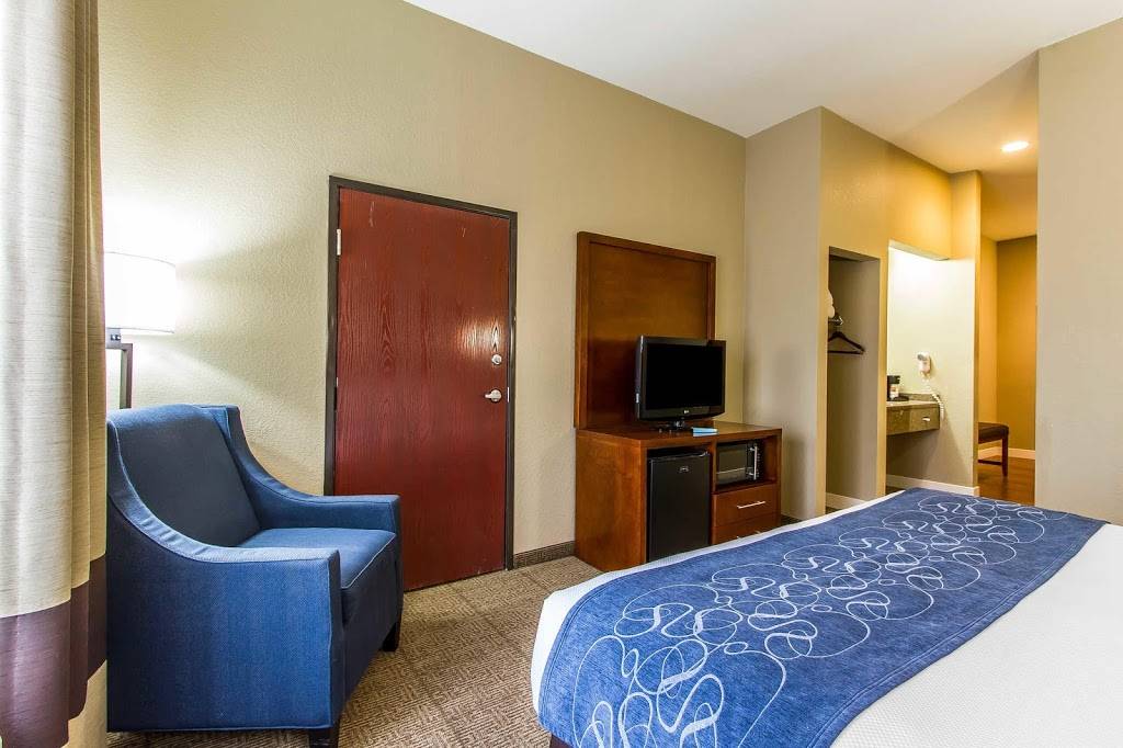 Comfort Suites | restaurant | 1408 E. Broadway, Mattoon, IL 61938, USA | 2176190480 OR +1 217-619-0480