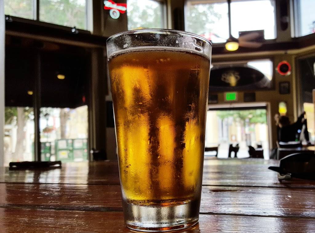 Dubbers Oldtown Bar And Grill | restaurant | 3427, 172 Main St, Salinas, CA 93901, USA | 8316760256 OR +1 831-676-0256