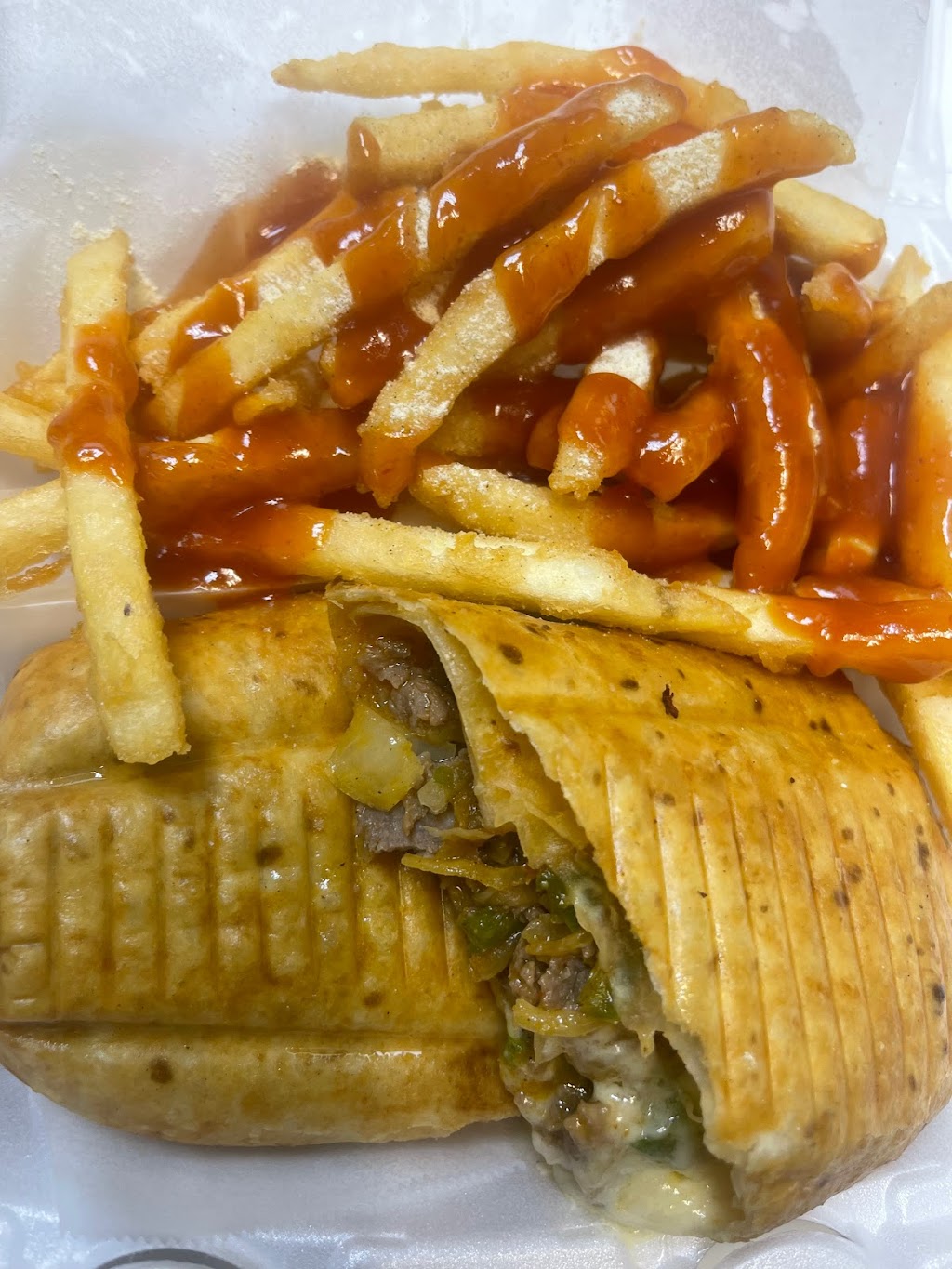 Sharks Fish & Chicken/ Babas Philly Steak & Lemonade | restaurant | 35 E 59th St, Chicago, IL 60637, USA | 7739526870 OR +1 773-952-6870