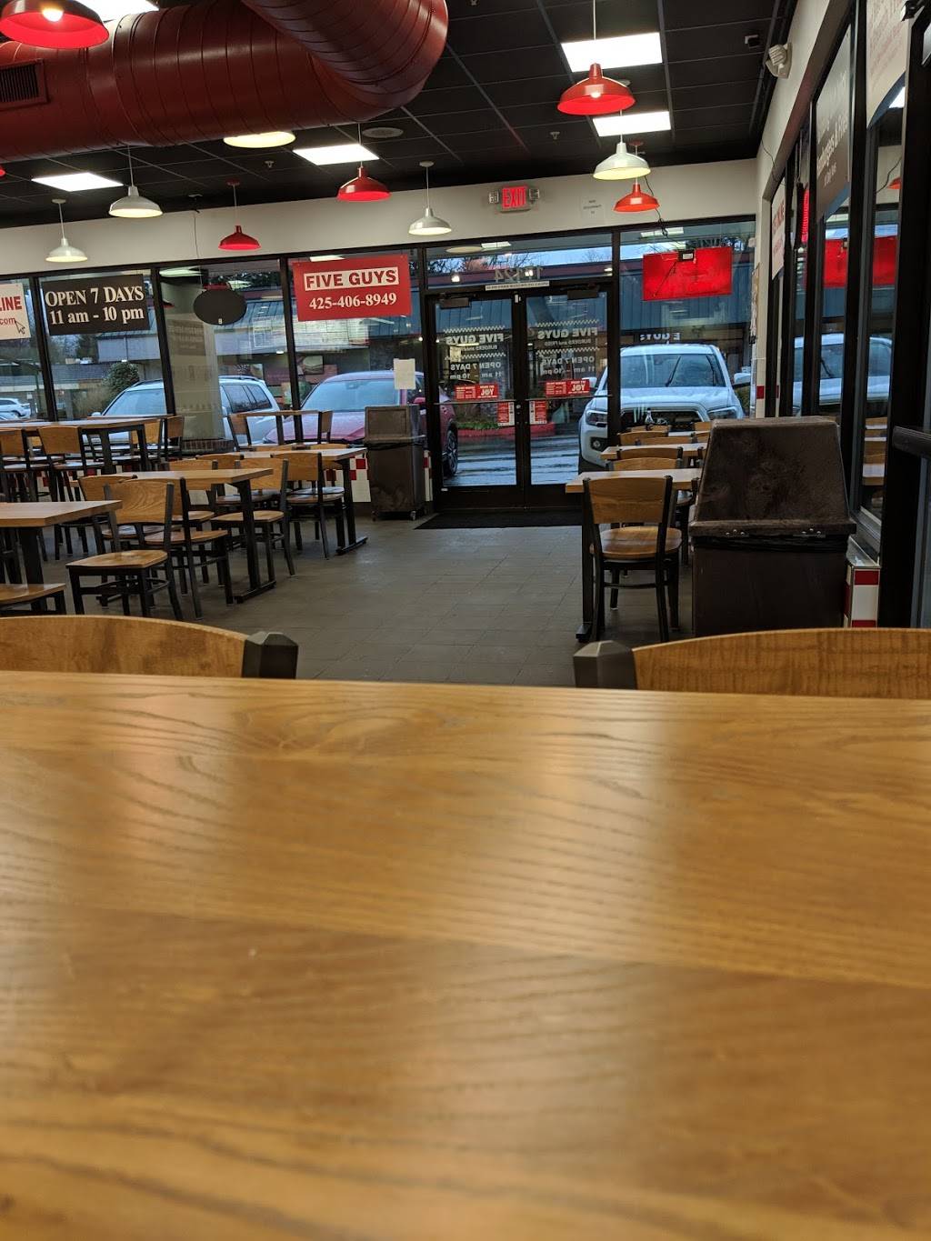 Five Guys | meal takeaway | Bear Creek Village, 17124 Redmond Way, Redmond, WA 98052, USA | 4254068949 OR +1 425-406-8949