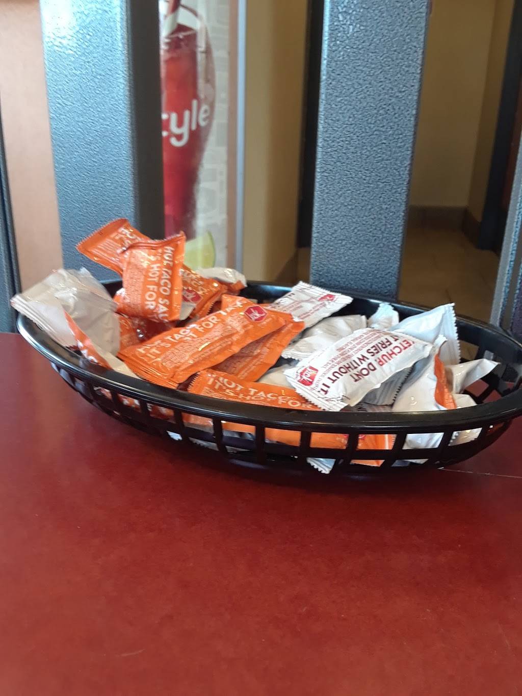 Jack in the Box | restaurant | 9485 California Ave, Riverside, CA 92503, USA | 9516370058 OR +1 951-637-0058