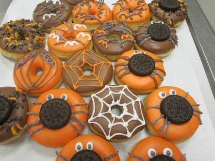 Yum Yum Donuts | cafe | 700 Vine St, Los Angeles, CA 90038, USA | 3234676773 OR +1 323-467-6773